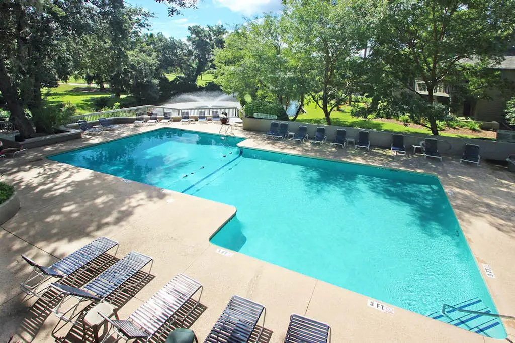 Spacious condo w/ shared pool and golf on-site Near the ocean