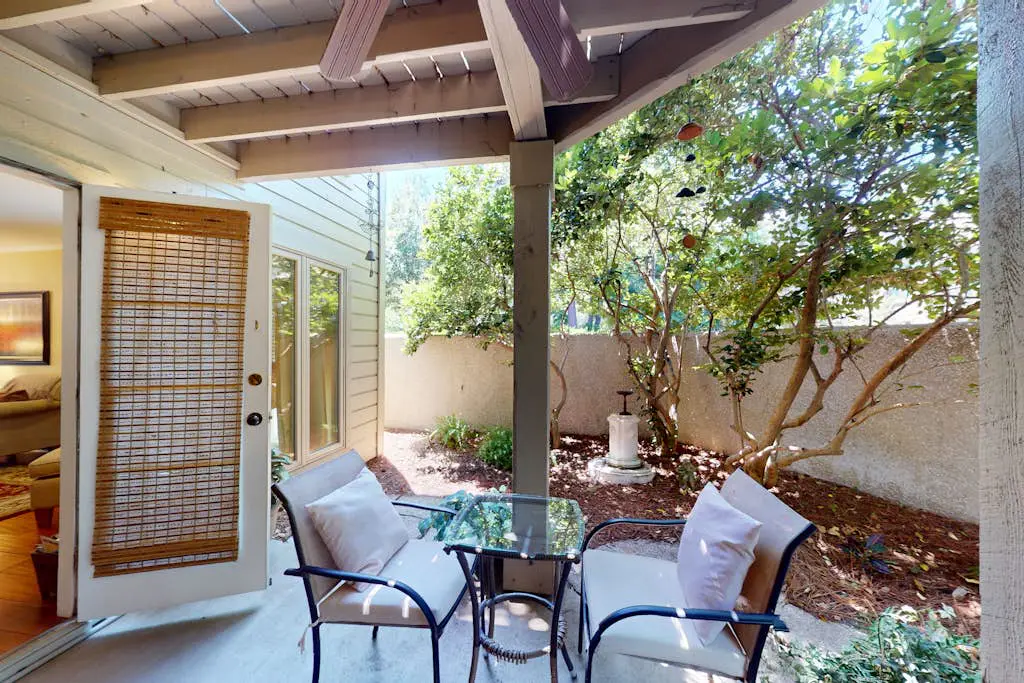 Spacious condo w/ shared pool and golf on-site Near the ocean