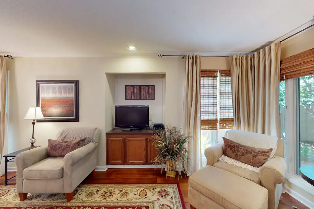 Spacious condo w/ shared pool and golf on-site Near the ocean