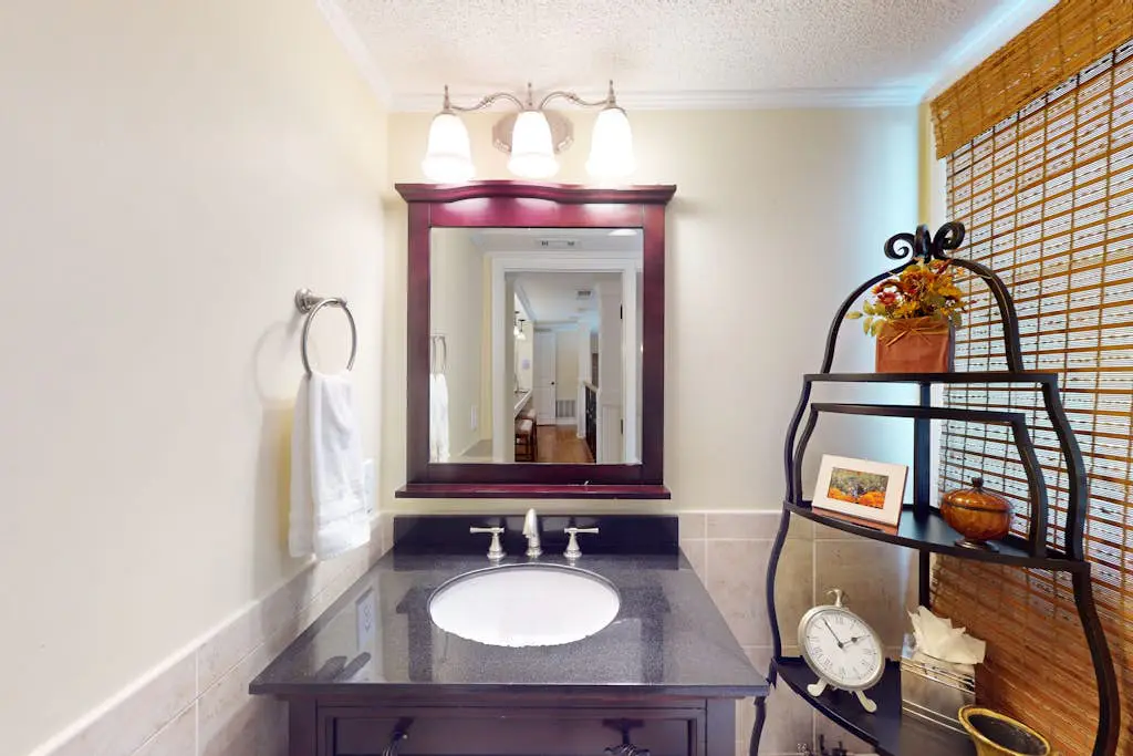 Spacious condo w/ shared pool and golf on-site Near the ocean