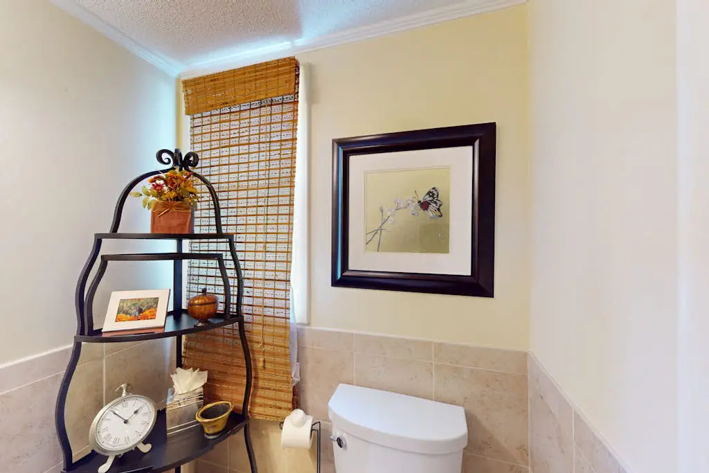Spacious condo w/ shared pool and golf on-site Near the ocean