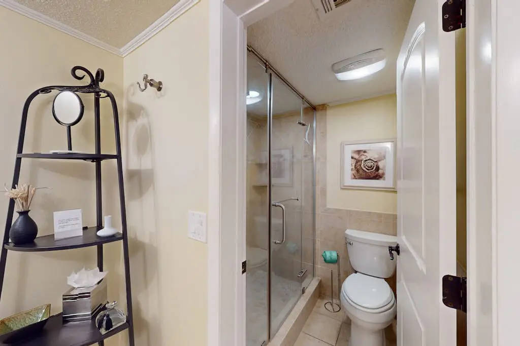 Spacious condo w/ shared pool and golf on-site Near the ocean