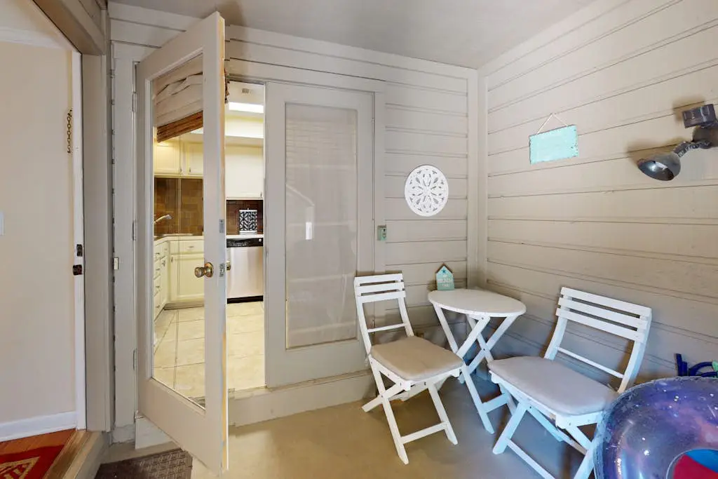 Spacious condo w/ shared pool and golf on-site Near the ocean