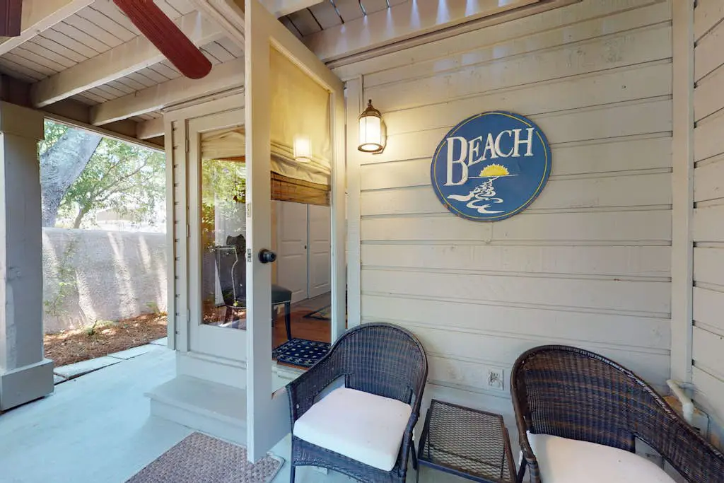 Spacious condo w/ shared pool and golf on-site Near the ocean