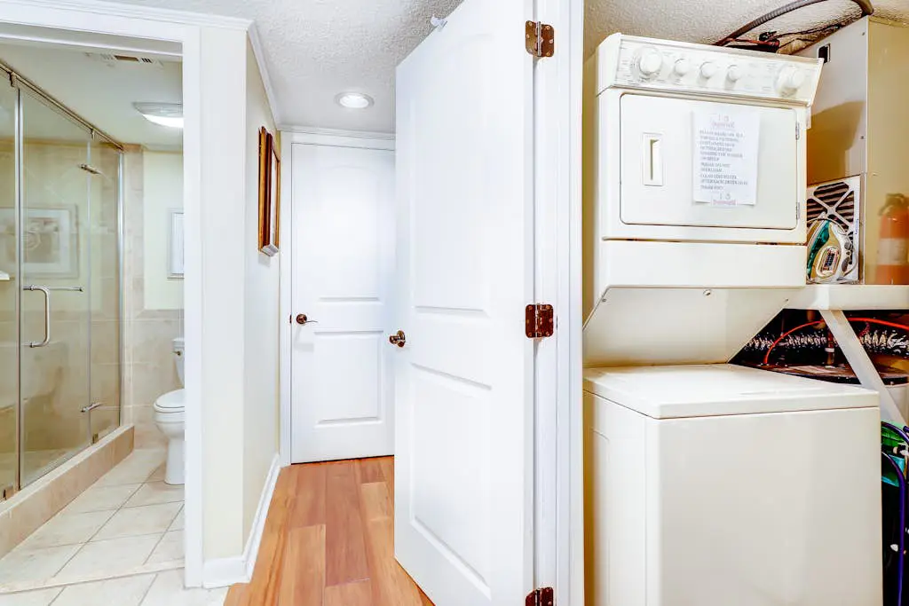 Spacious condo w/ shared pool and golf on-site Near the ocean