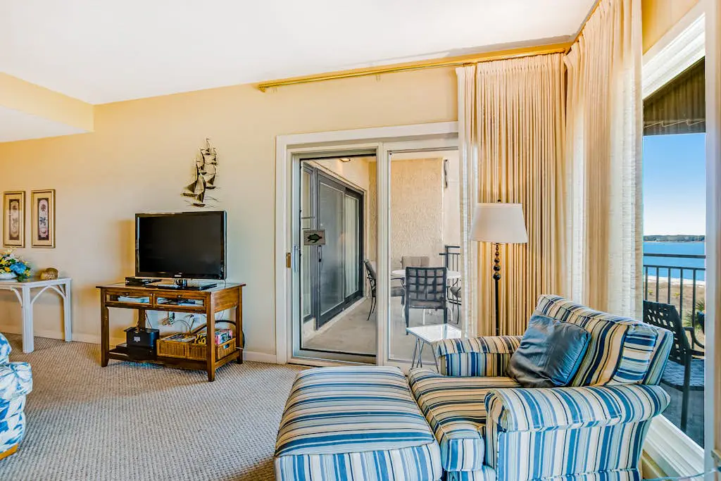 Beachfront condo with large furnished balcony, pool & beautiful views