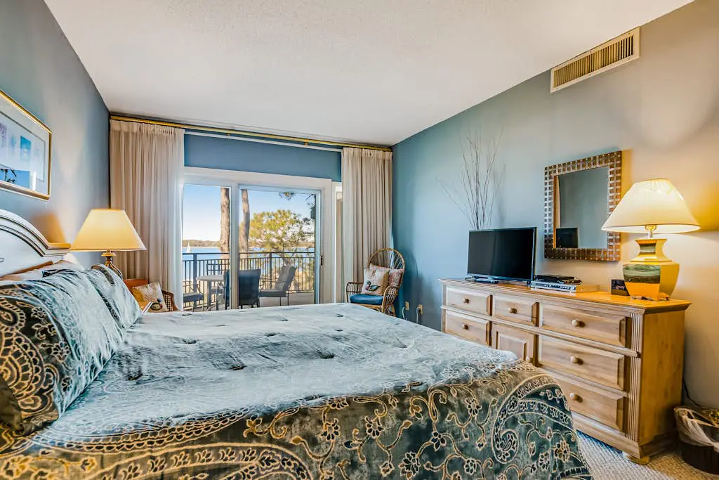 Beachfront condo with large furnished balcony, pool & beautiful views