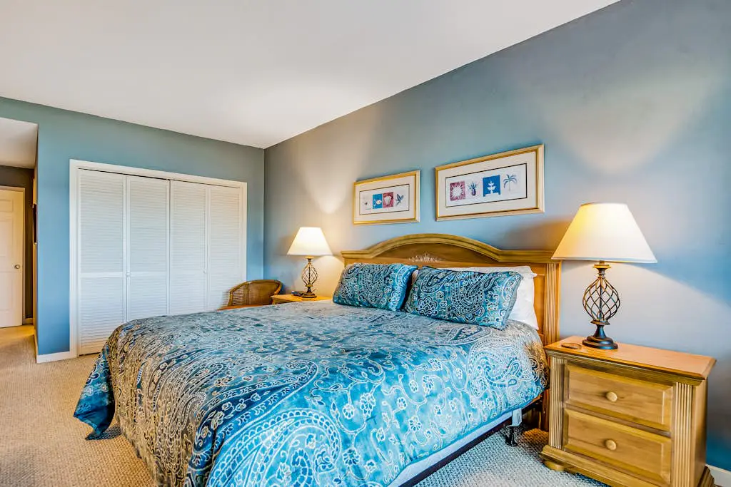 Beachfront condo with large furnished balcony, pool & beautiful views