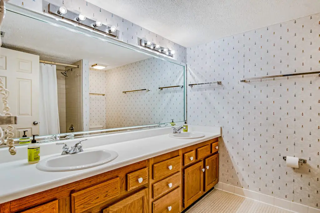 Beachfront condo with large furnished balcony, pool & beautiful views