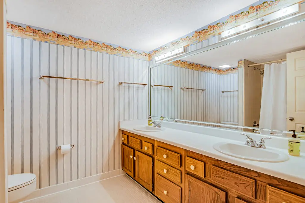 Beachfront condo with large furnished balcony, pool & beautiful views
