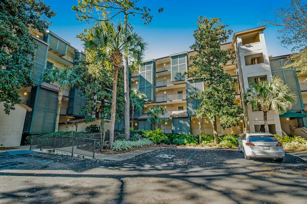Beachfront condo with large furnished balcony, pool & beautiful views