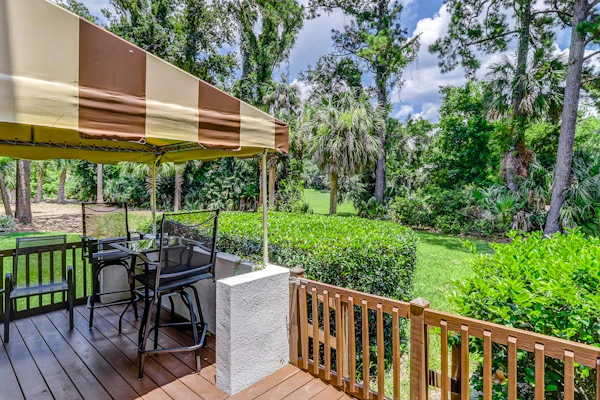 Spacious & dog-friendly condo w/ golf course view, shared pool and tennis court