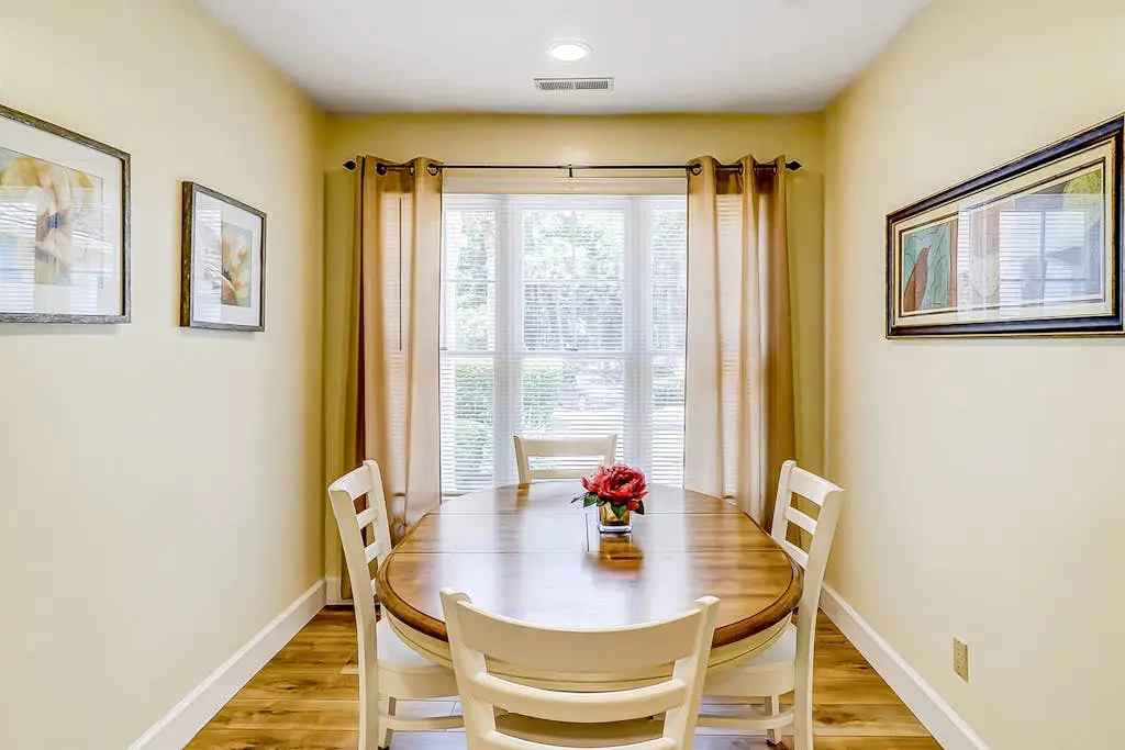 Spacious & dog-friendly condo w/ golf course view, shared pool and tennis court