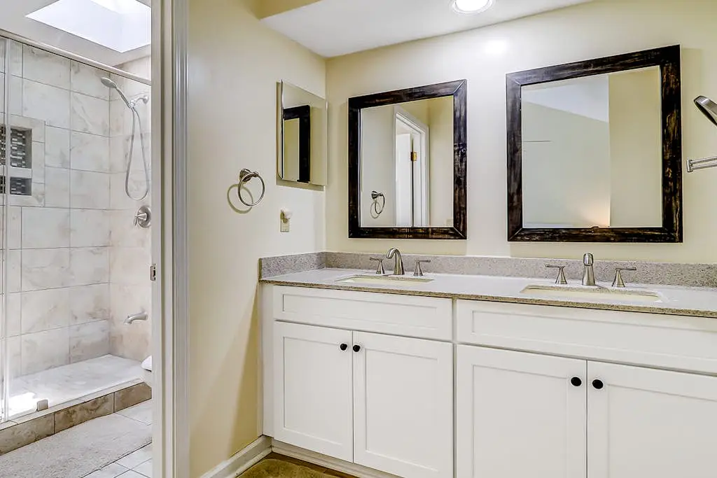 Spacious & dog-friendly condo w/ golf course view, shared pool and tennis court