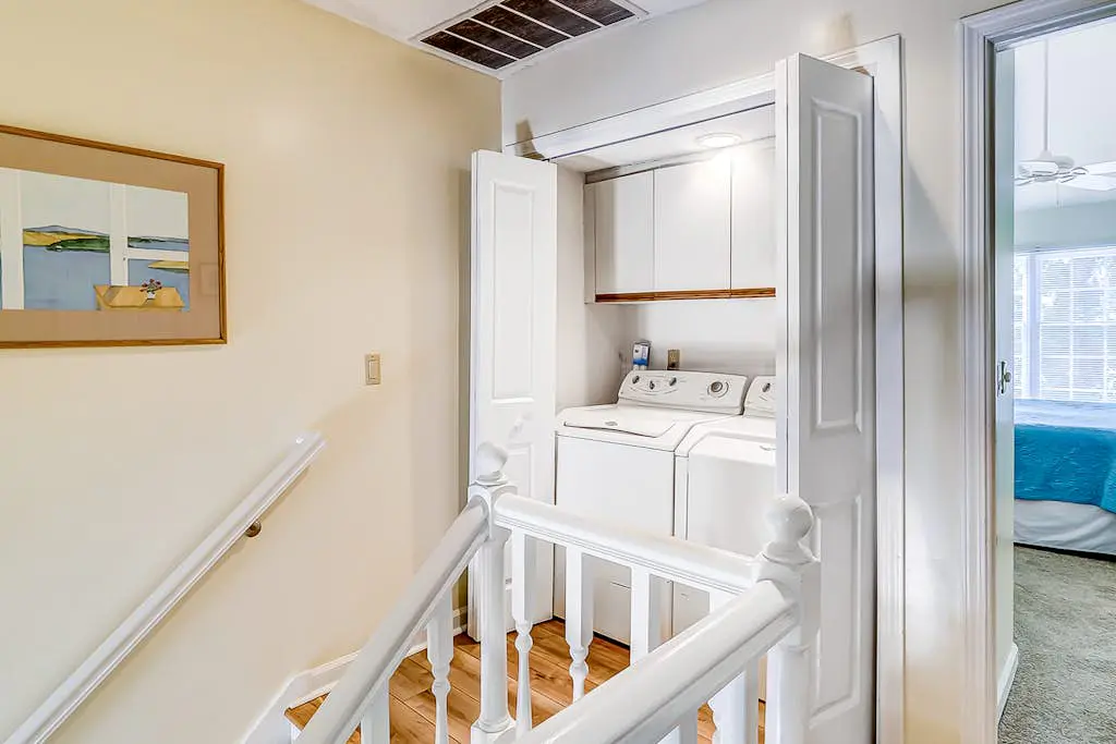 Spacious & dog-friendly condo w/ golf course view, shared pool and tennis court