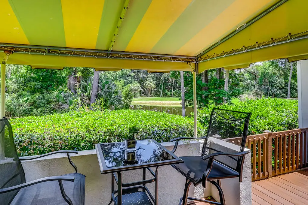 Spacious & dog-friendly condo w/ golf course view, shared pool and tennis court