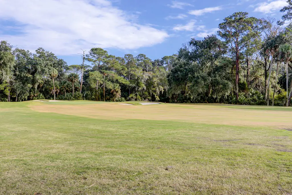 Spacious & dog-friendly condo w/ golf course view, shared pool and tennis court