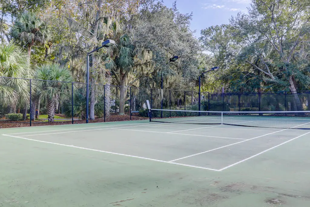 Spacious & dog-friendly condo w/ golf course view, shared pool and tennis court