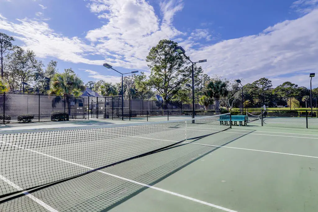 Spacious & dog-friendly condo w/ golf course view, shared pool and tennis court