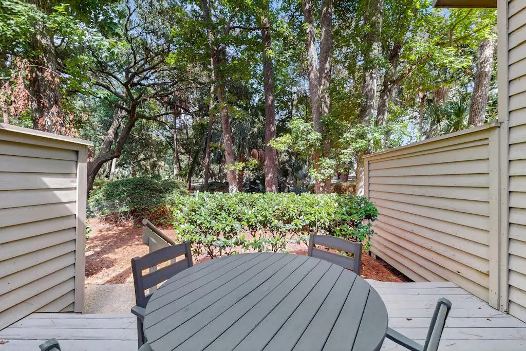 Spacious condo with pool, tennis courts, & golf on-site