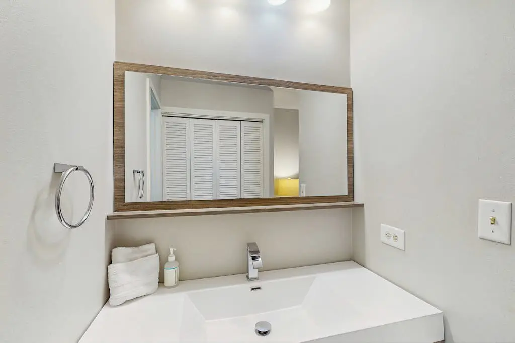 Spacious condo with pool, tennis courts, & golf on-site