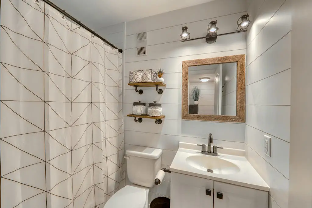 Updated condo in beachfront complex with pools & hot tubs - walk to dining