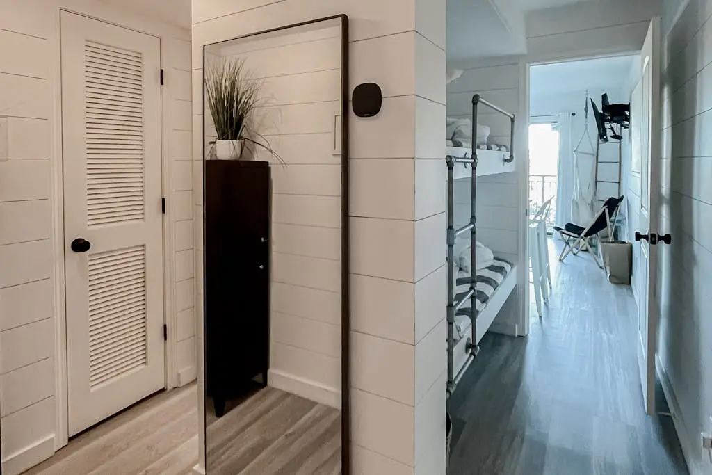 Updated condo in beachfront complex with pools & hot tubs - walk to dining