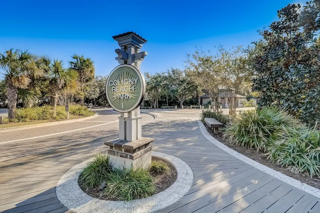 Updated condo in beachfront complex with pools & hot tubs - walk to dining