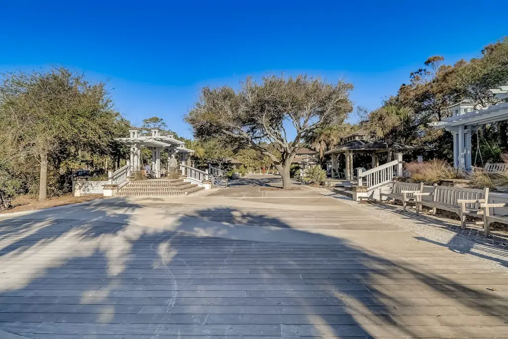 Updated condo in beachfront complex with pools & hot tubs - walk to dining