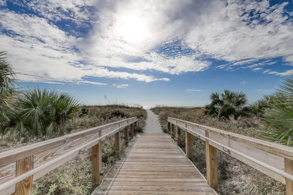 Updated condo in beachfront complex with pools & hot tubs - walk to dining