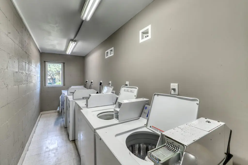 Updated condo in beachfront complex with pools & hot tubs - walk to dining