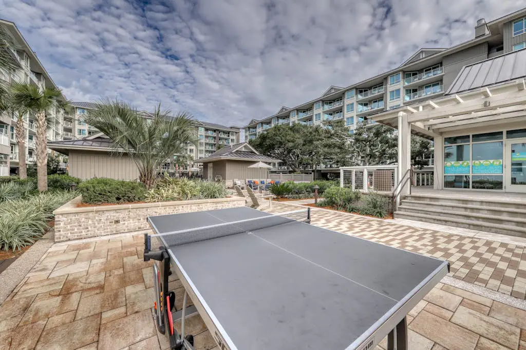 Updated condo in beachfront complex with pools & hot tubs - walk to dining