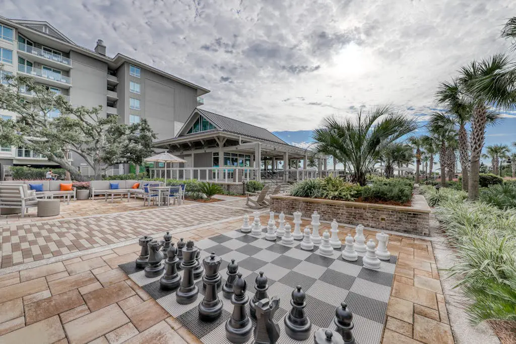 Updated condo in beachfront complex with pools & hot tubs - walk to dining