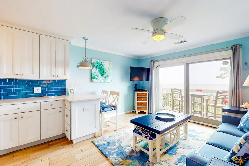 Newly-renovated  getaway in North Forest beach w/ oceanfront views