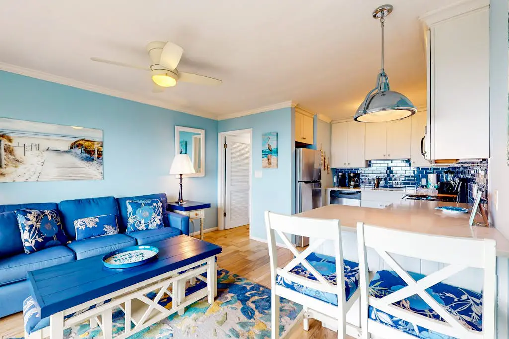 Newly-renovated  getaway in North Forest beach w/ oceanfront views