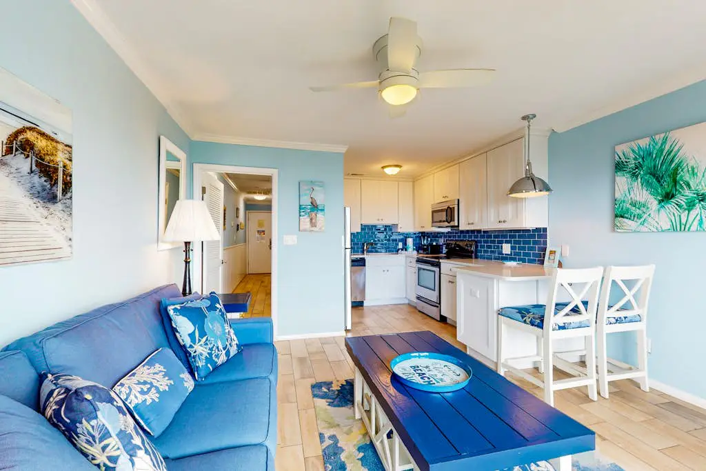 Newly-renovated  getaway in North Forest beach w/ oceanfront views