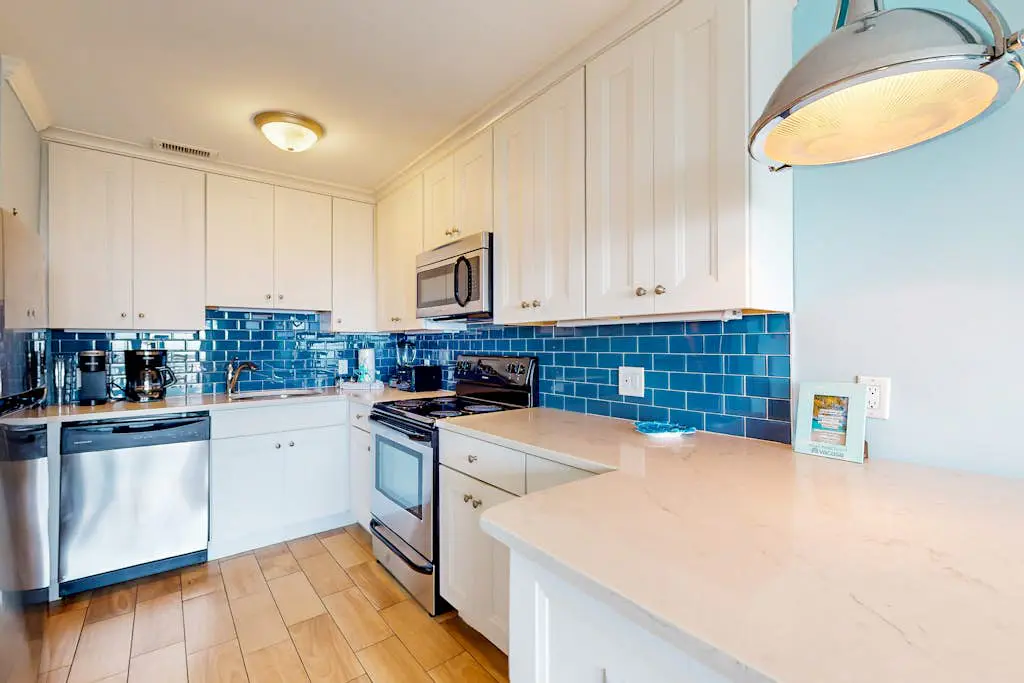 Newly-renovated  getaway in North Forest beach w/ oceanfront views