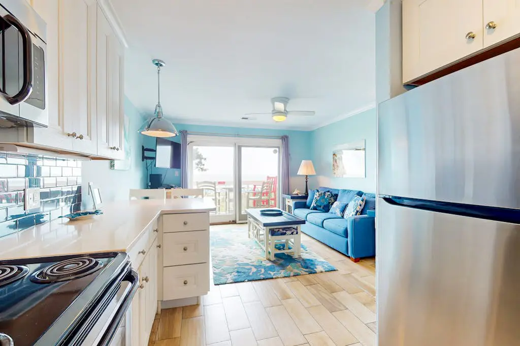Newly-renovated  getaway in North Forest beach w/ oceanfront views