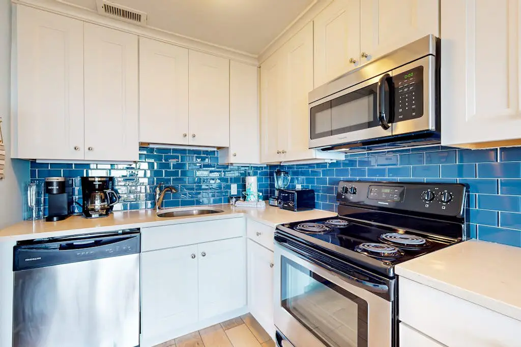 Newly-renovated  getaway in North Forest beach w/ oceanfront views
