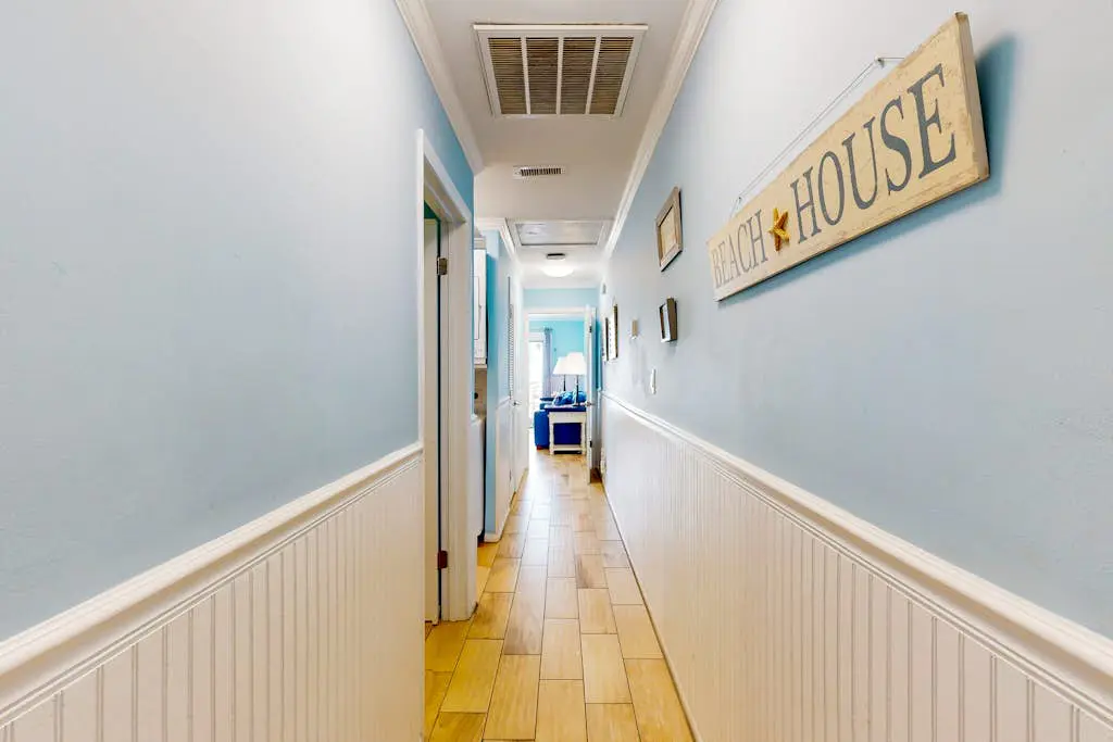 Newly-renovated  getaway in North Forest beach w/ oceanfront views