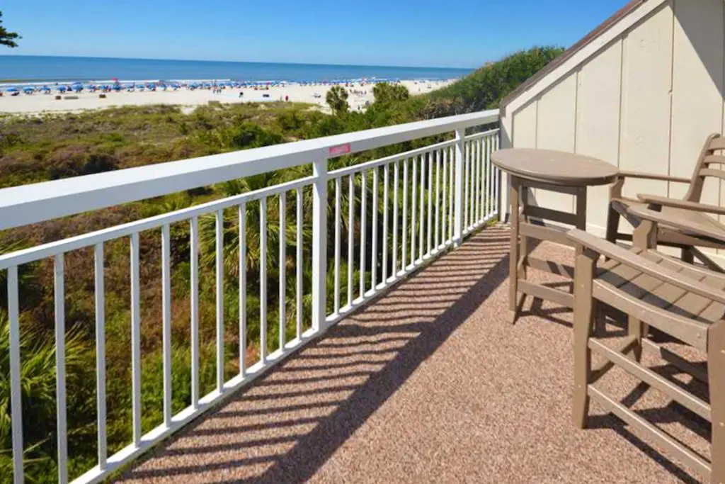Newly-renovated  getaway in North Forest beach w/ oceanfront views