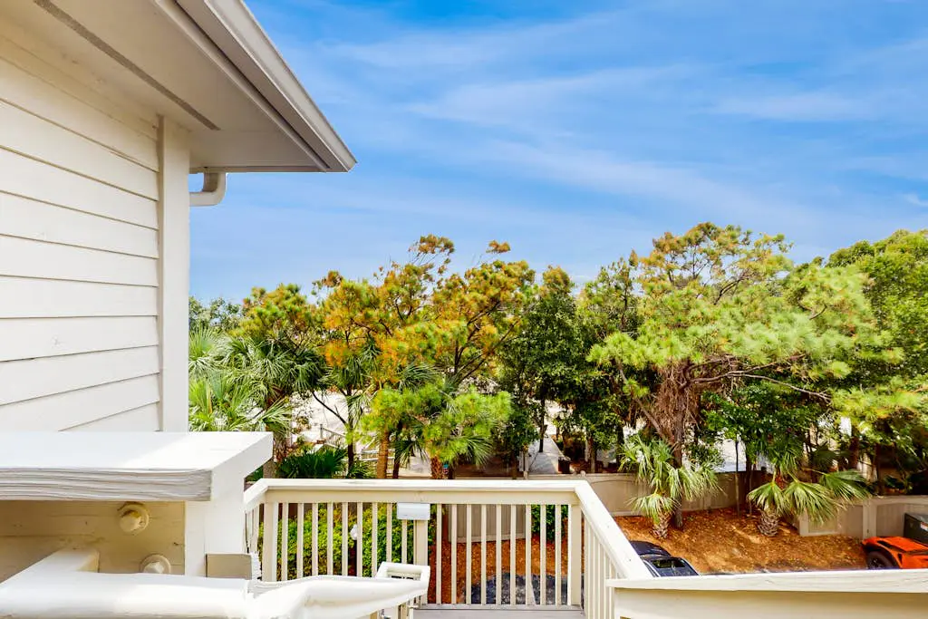 Newly-renovated  getaway in North Forest beach w/ oceanfront views