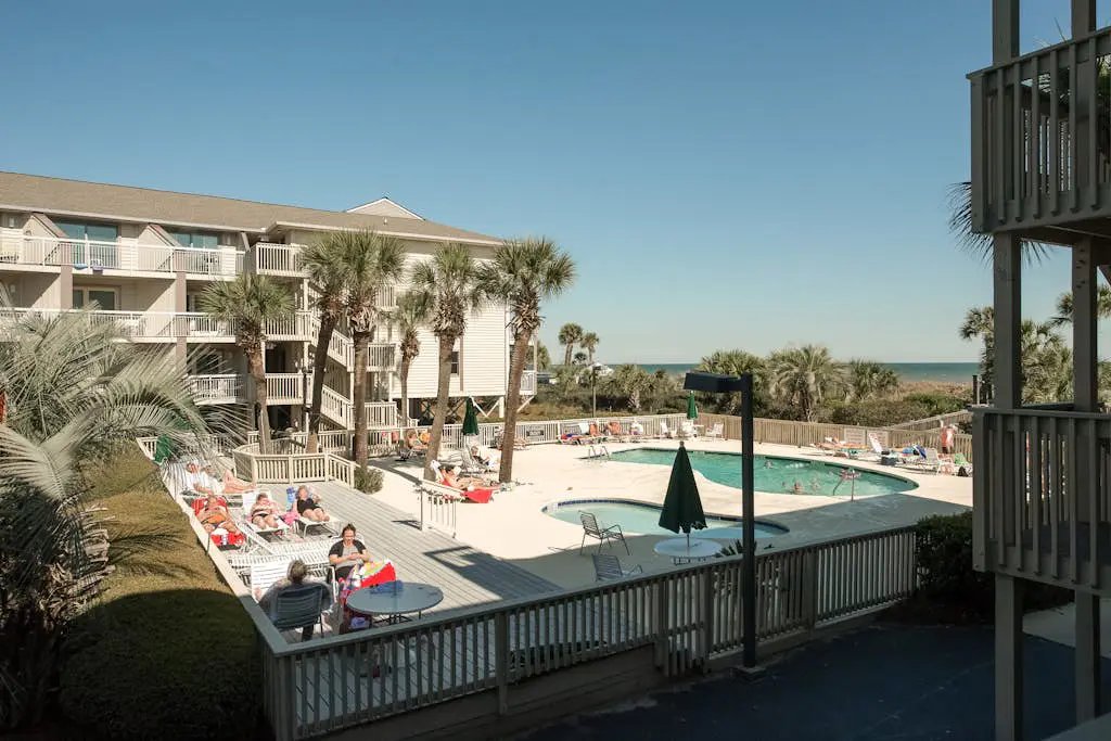 Newly-renovated  getaway in North Forest beach w/ oceanfront views