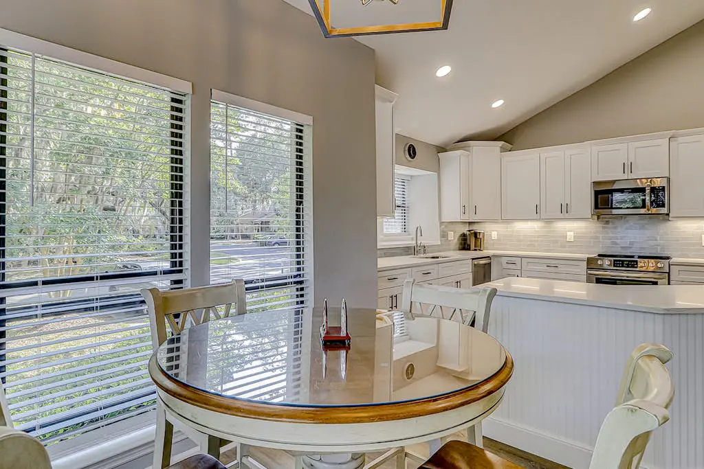 Retreat w/ panoramic lagoon views, shared pool, golf courses & tennis courts