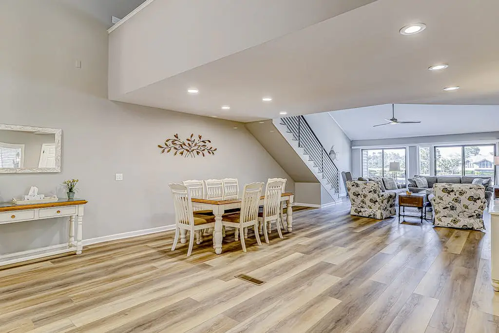 Retreat w/ panoramic lagoon views, shared pool, golf courses & tennis courts