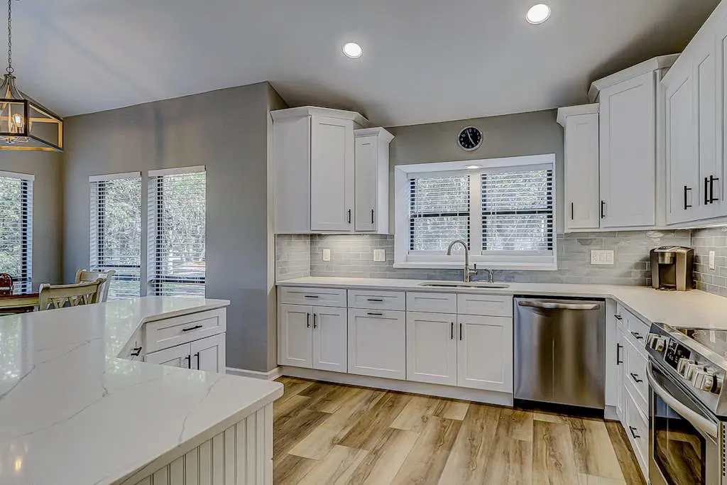 Retreat w/ panoramic lagoon views, shared pool, golf courses & tennis courts