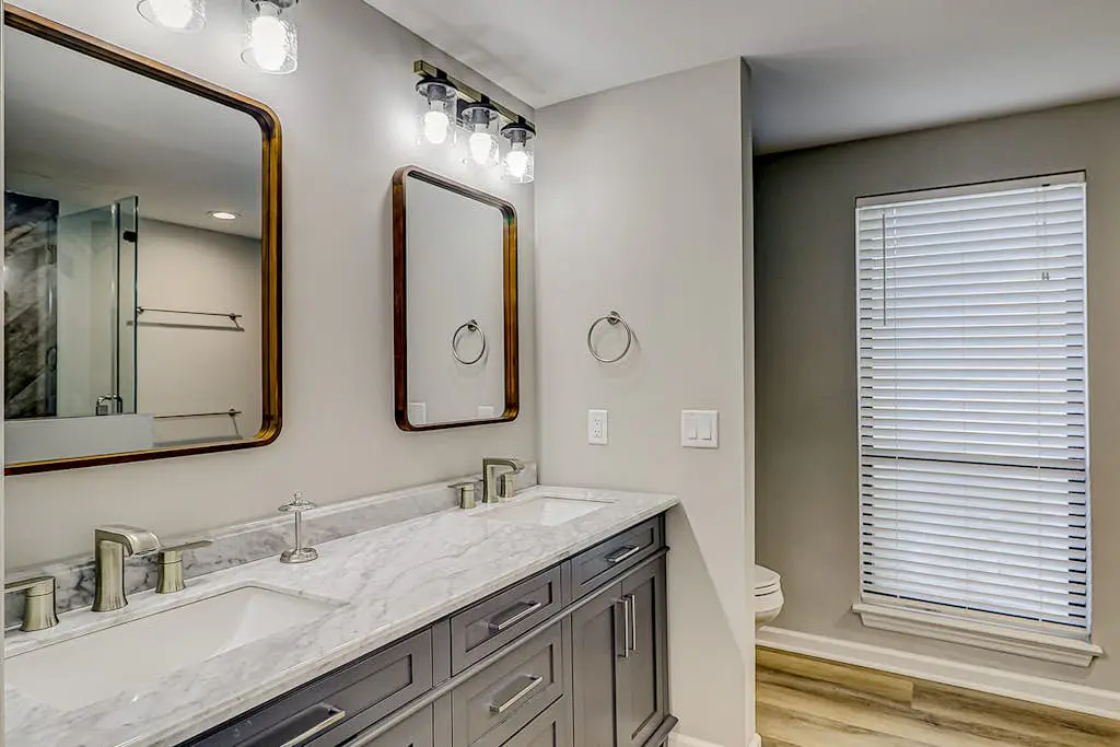 Retreat w/ panoramic lagoon views, shared pool, golf courses & tennis courts
