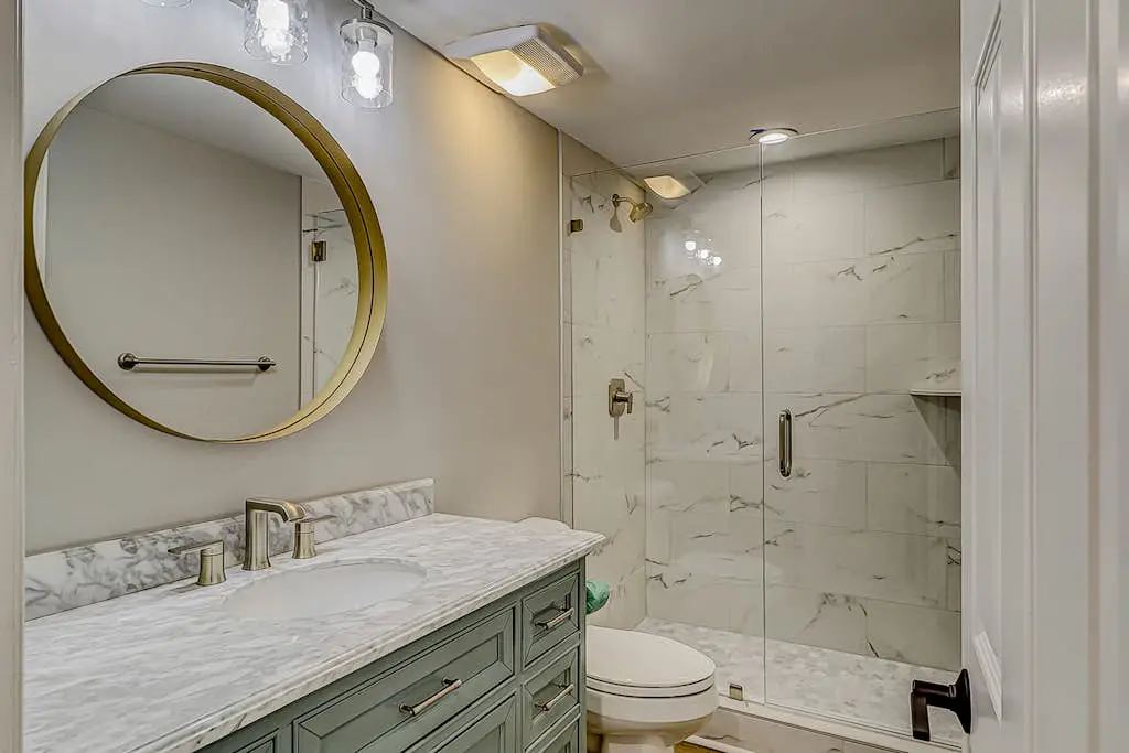 Retreat w/ panoramic lagoon views, shared pool, golf courses & tennis courts