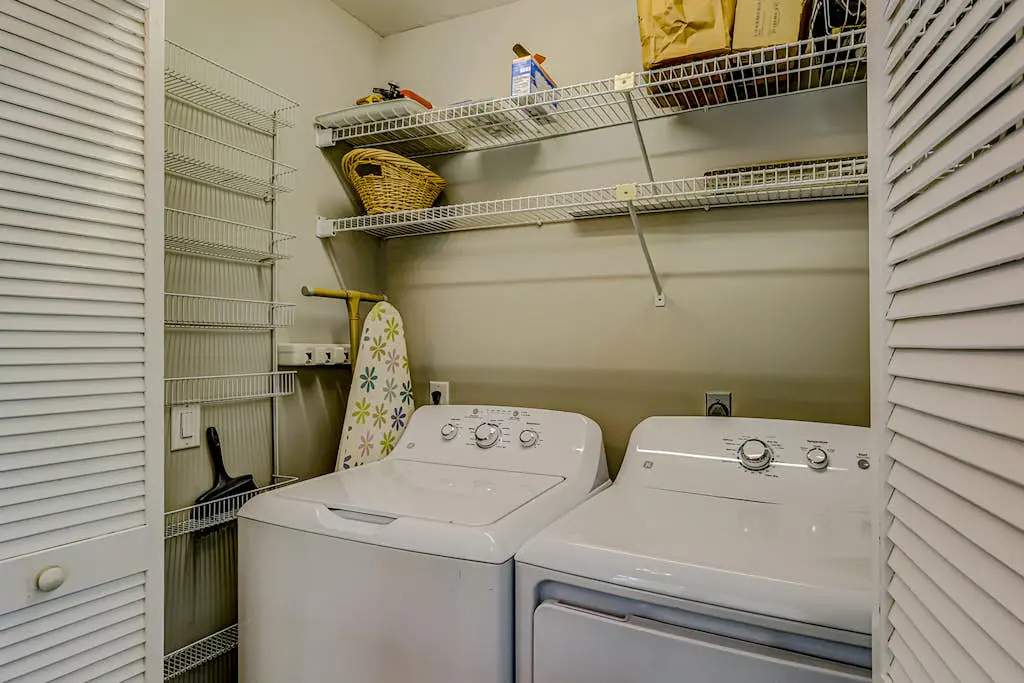 Retreat w/ panoramic lagoon views, shared pool, golf courses & tennis courts