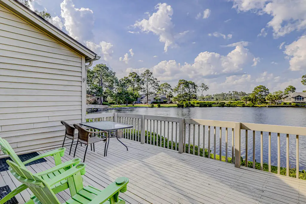 Retreat w/ panoramic lagoon views, shared pool, golf courses & tennis courts